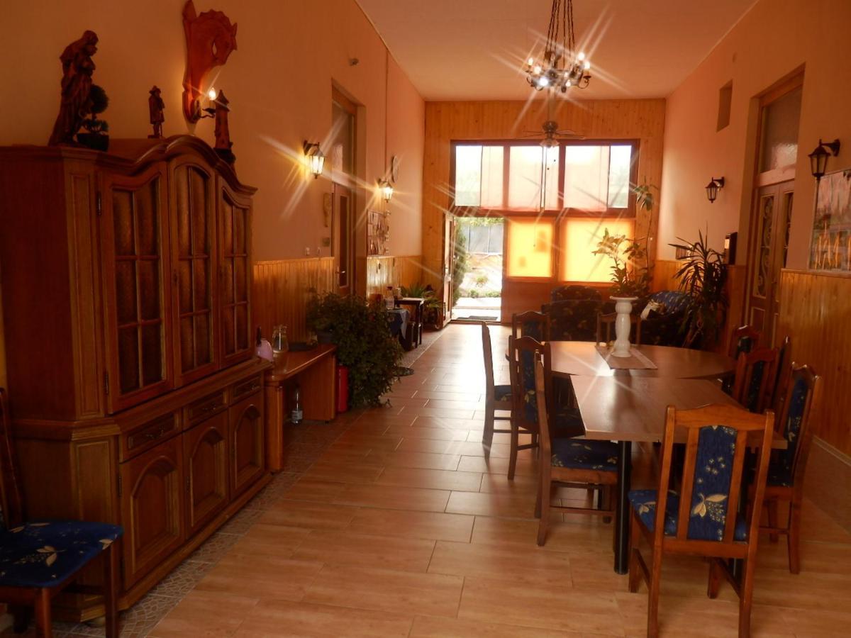 Guesthouse Ilona Velky Kamenec ภายนอก รูปภาพ