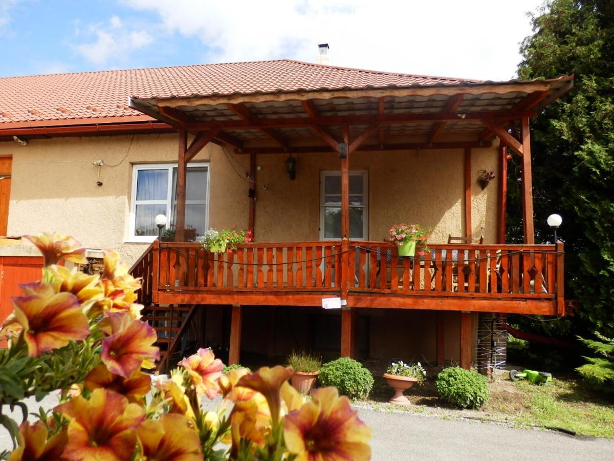 Guesthouse Ilona Velky Kamenec ภายนอก รูปภาพ