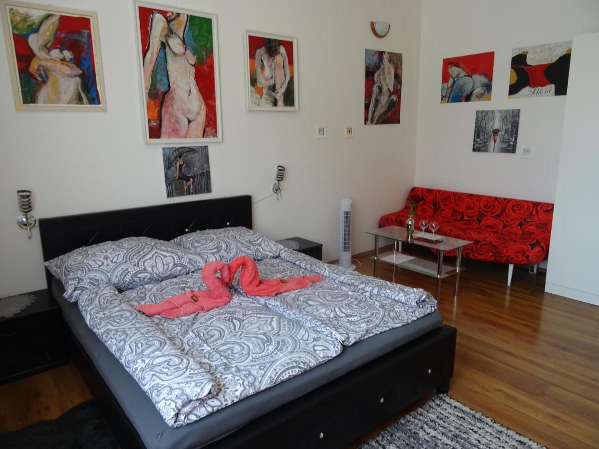 Guesthouse Ilona Velky Kamenec ภายนอก รูปภาพ