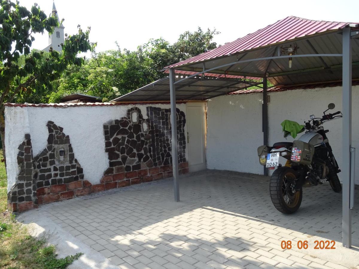 Guesthouse Ilona Velky Kamenec ภายนอก รูปภาพ