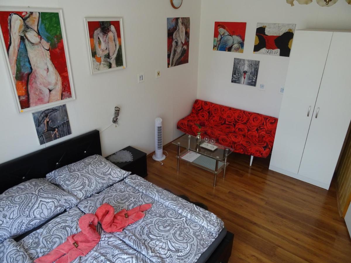 Guesthouse Ilona Velky Kamenec ภายนอก รูปภาพ