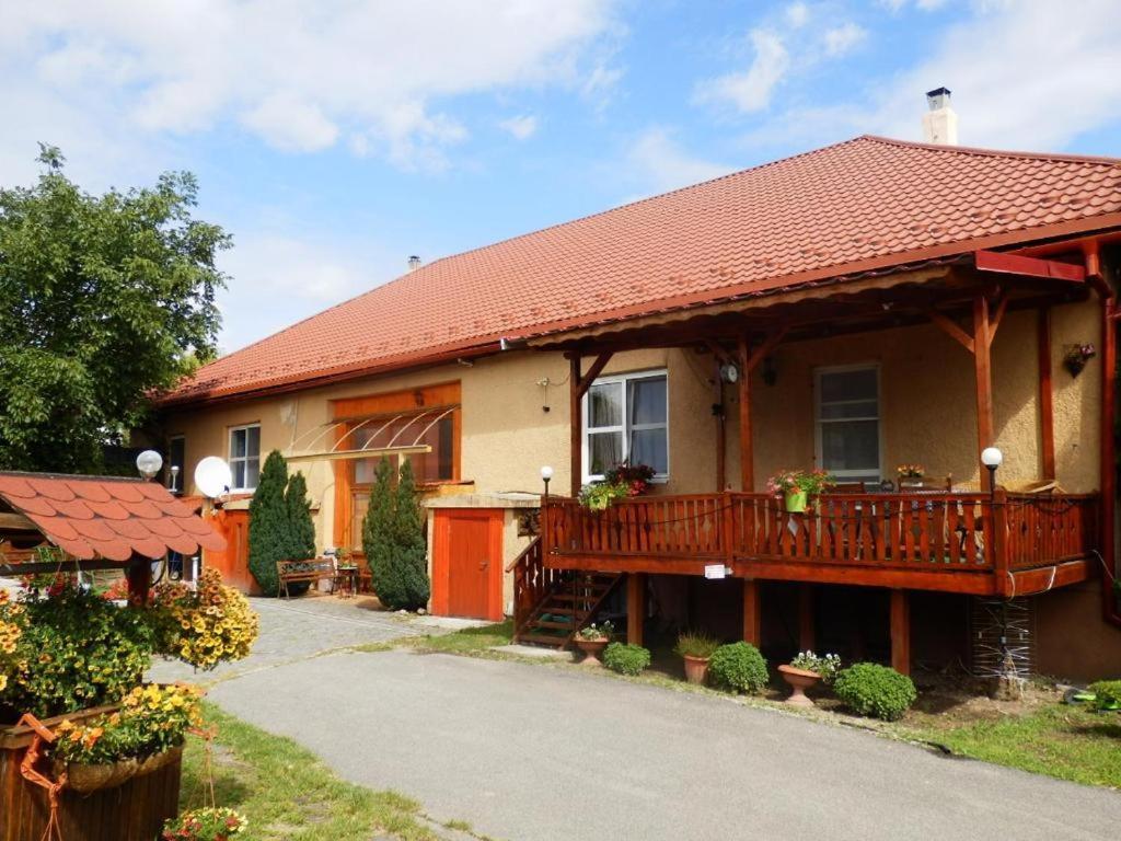 Guesthouse Ilona Velky Kamenec ภายนอก รูปภาพ