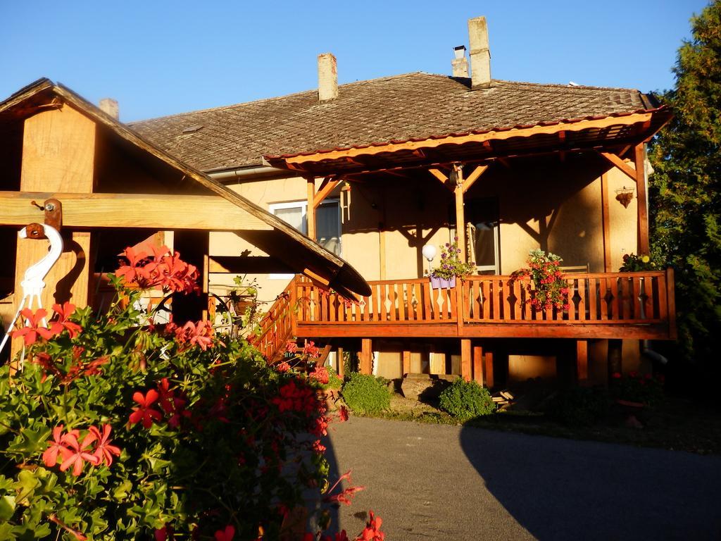 Guesthouse Ilona Velky Kamenec ภายนอก รูปภาพ