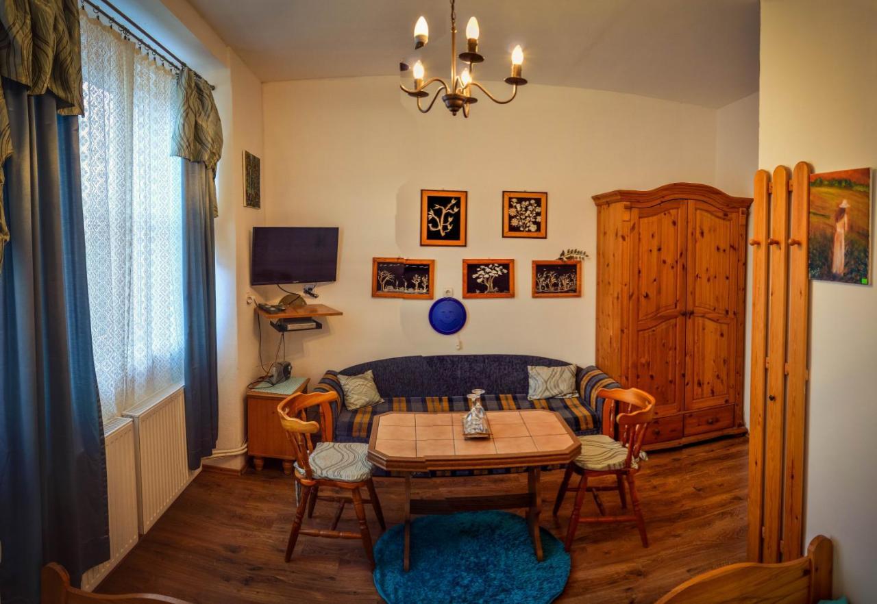 Guesthouse Ilona Velky Kamenec ภายนอก รูปภาพ